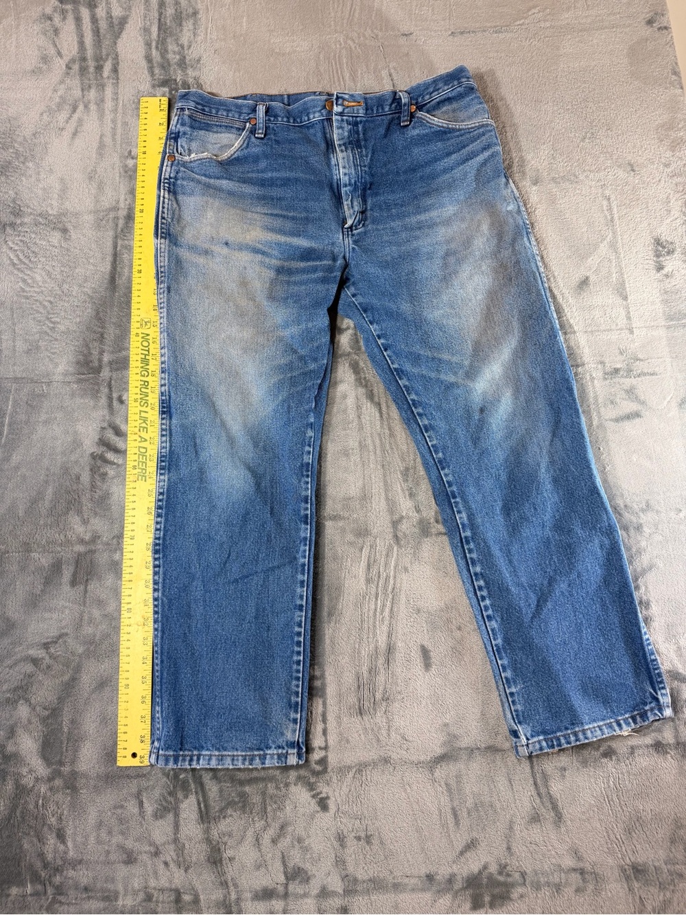 Wrangler Men's Medium Blue Relaxed Fit Jeans